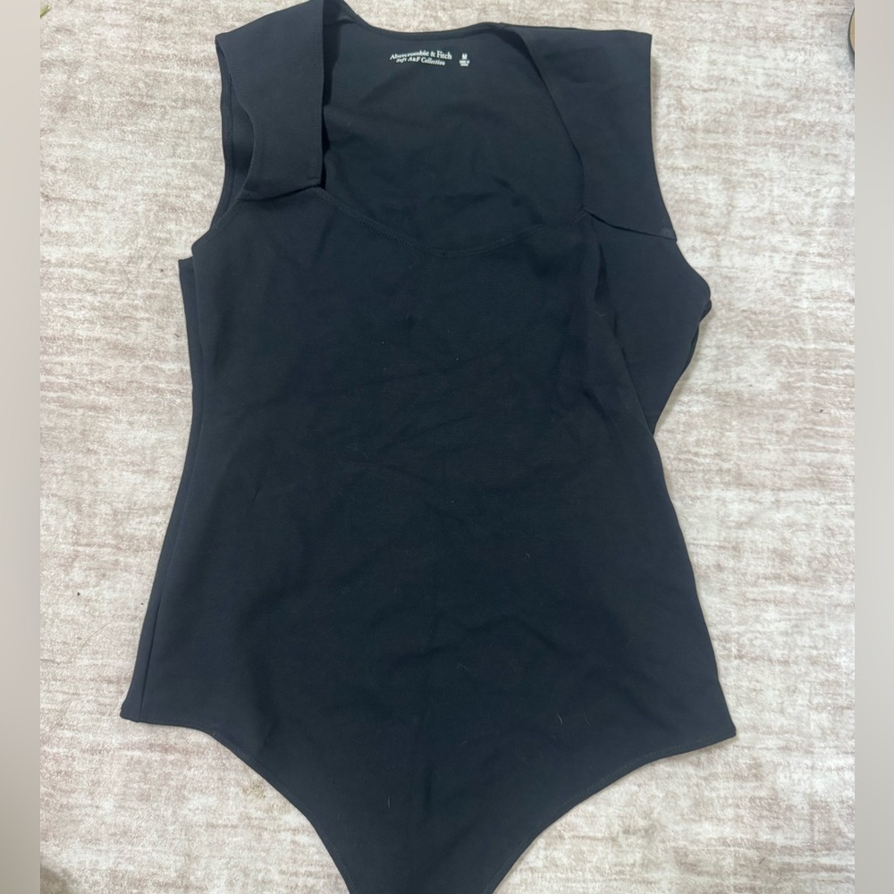 abercrombie & fitch sweetheart neck short sleeve black bodysuit size medium